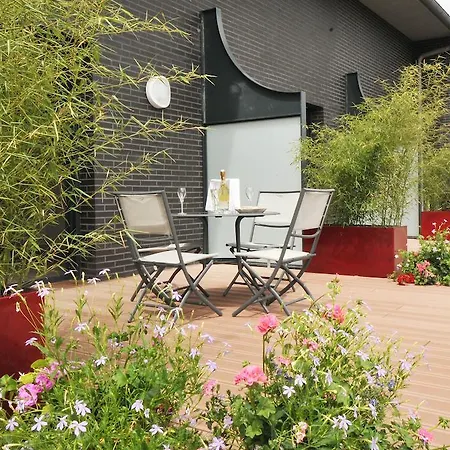 Hotel Les Dames De Champagne 4*